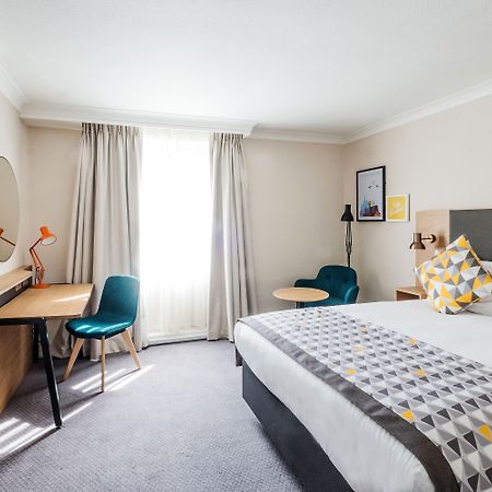 Holiday Inn Farnborough By Ihg Ngoại thất bức ảnh