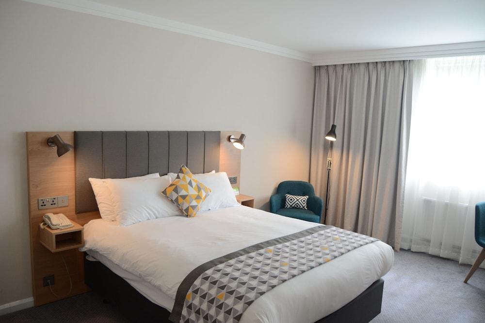 Holiday Inn Farnborough By Ihg Ngoại thất bức ảnh