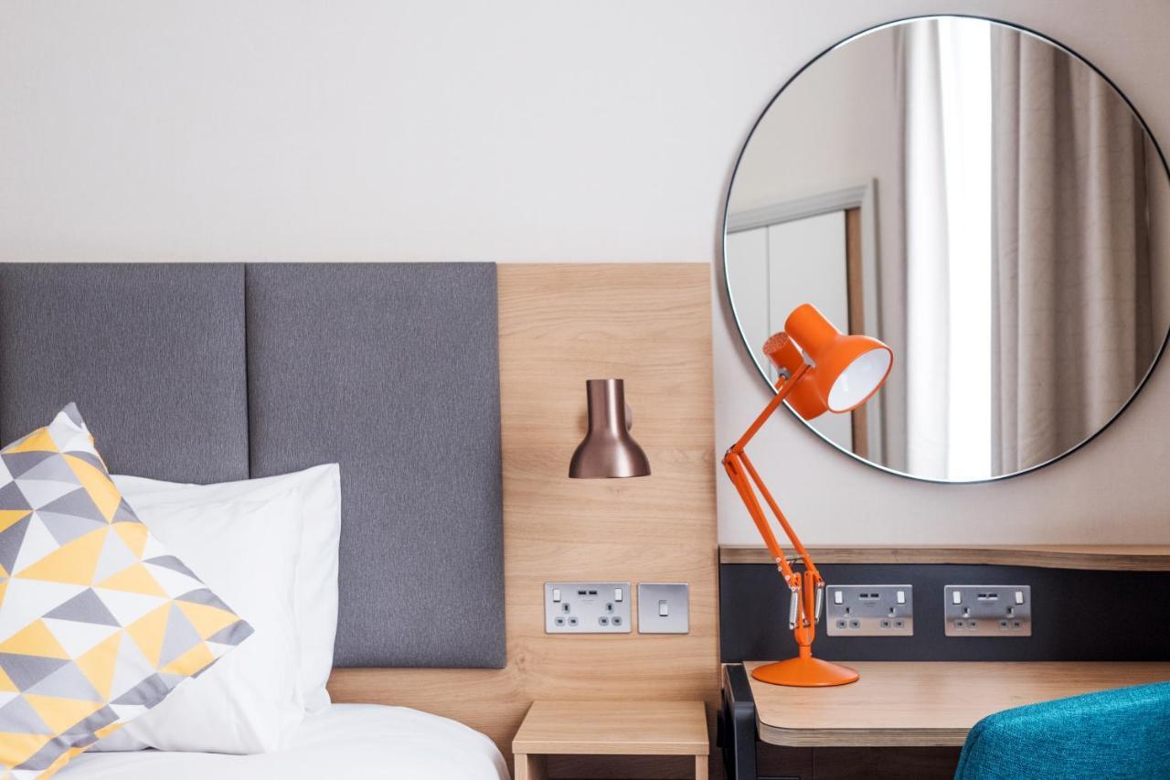 Holiday Inn Farnborough By Ihg Ngoại thất bức ảnh