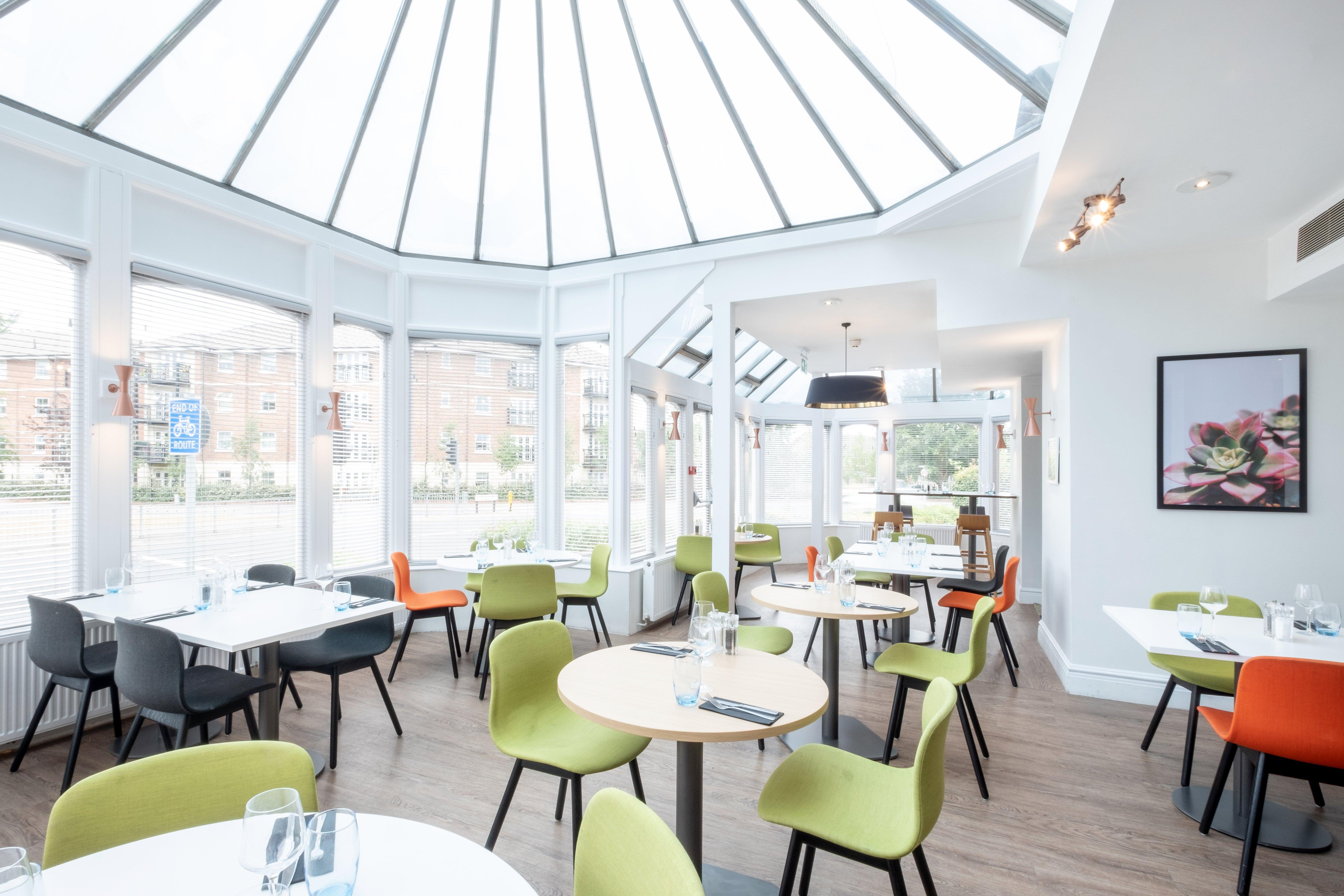 Holiday Inn Farnborough By Ihg Ngoại thất bức ảnh