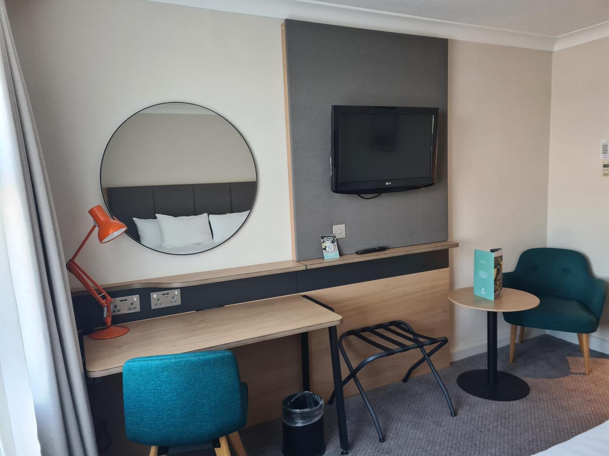 Holiday Inn Farnborough By Ihg Ngoại thất bức ảnh