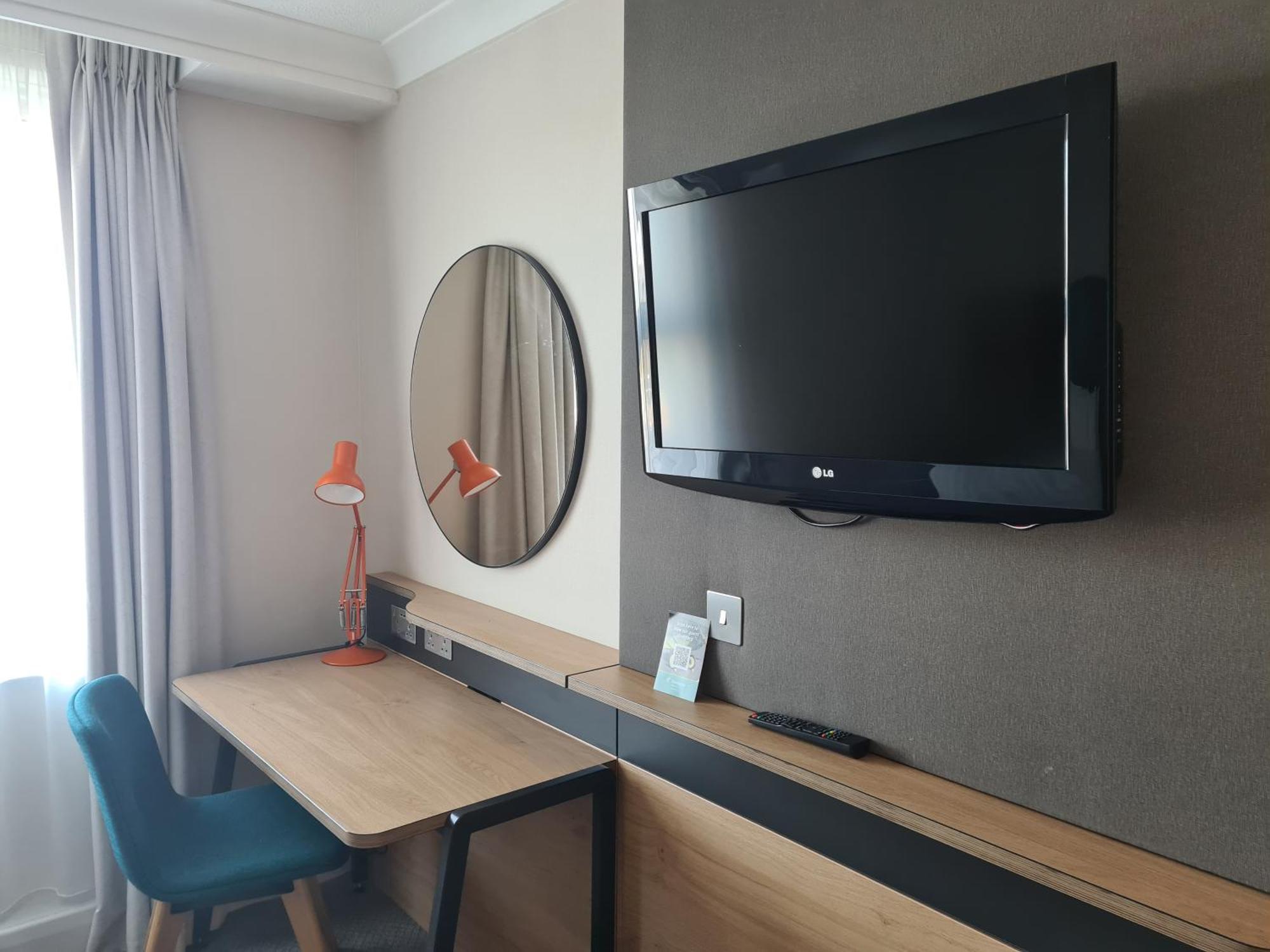 Holiday Inn Farnborough By Ihg Ngoại thất bức ảnh