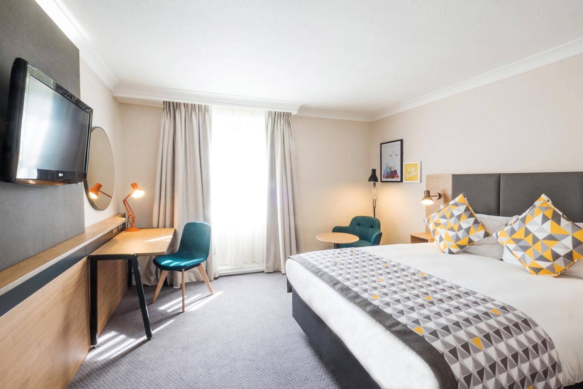 Holiday Inn Farnborough By Ihg Ngoại thất bức ảnh