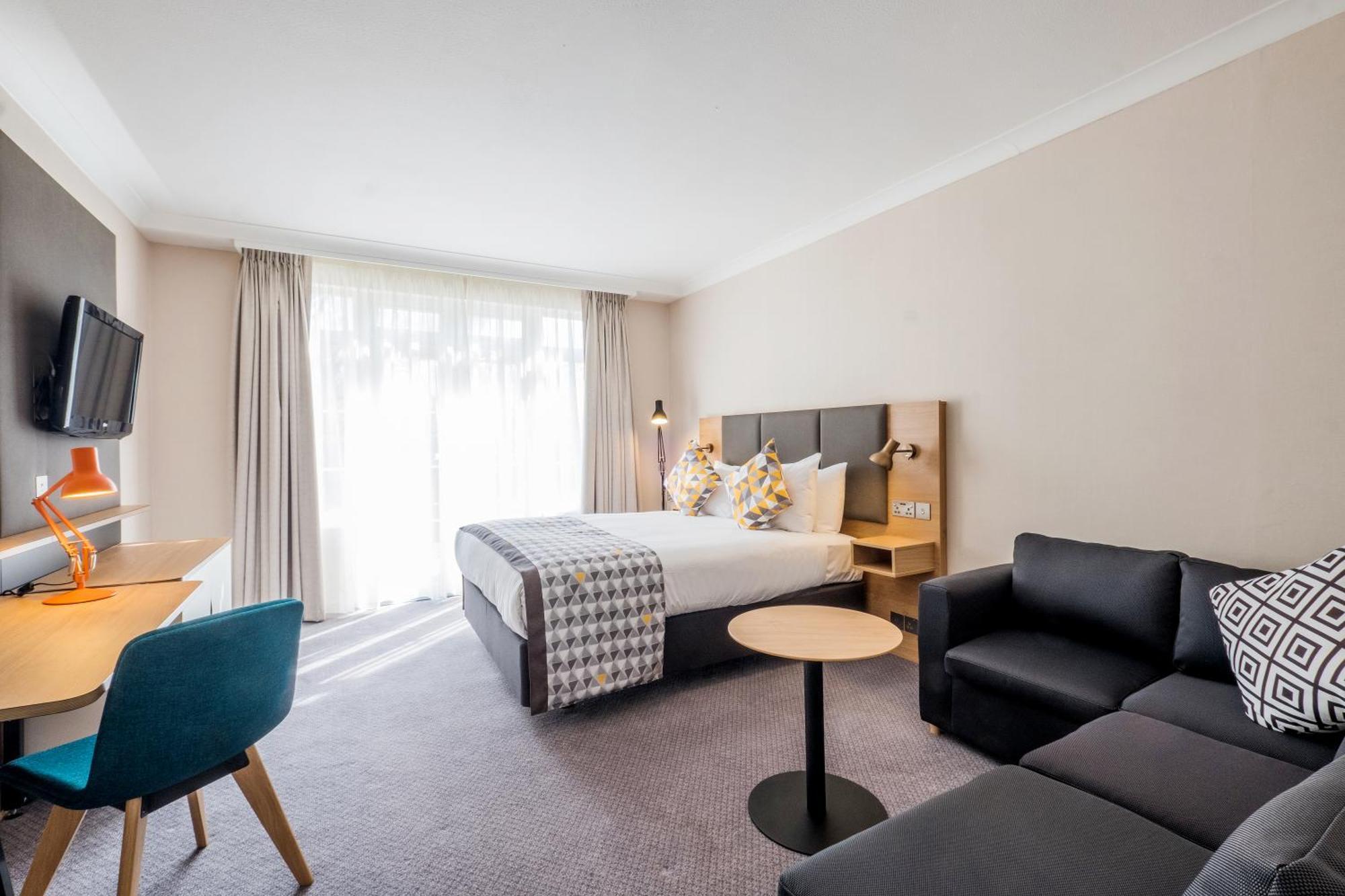 Holiday Inn Farnborough By Ihg Ngoại thất bức ảnh
