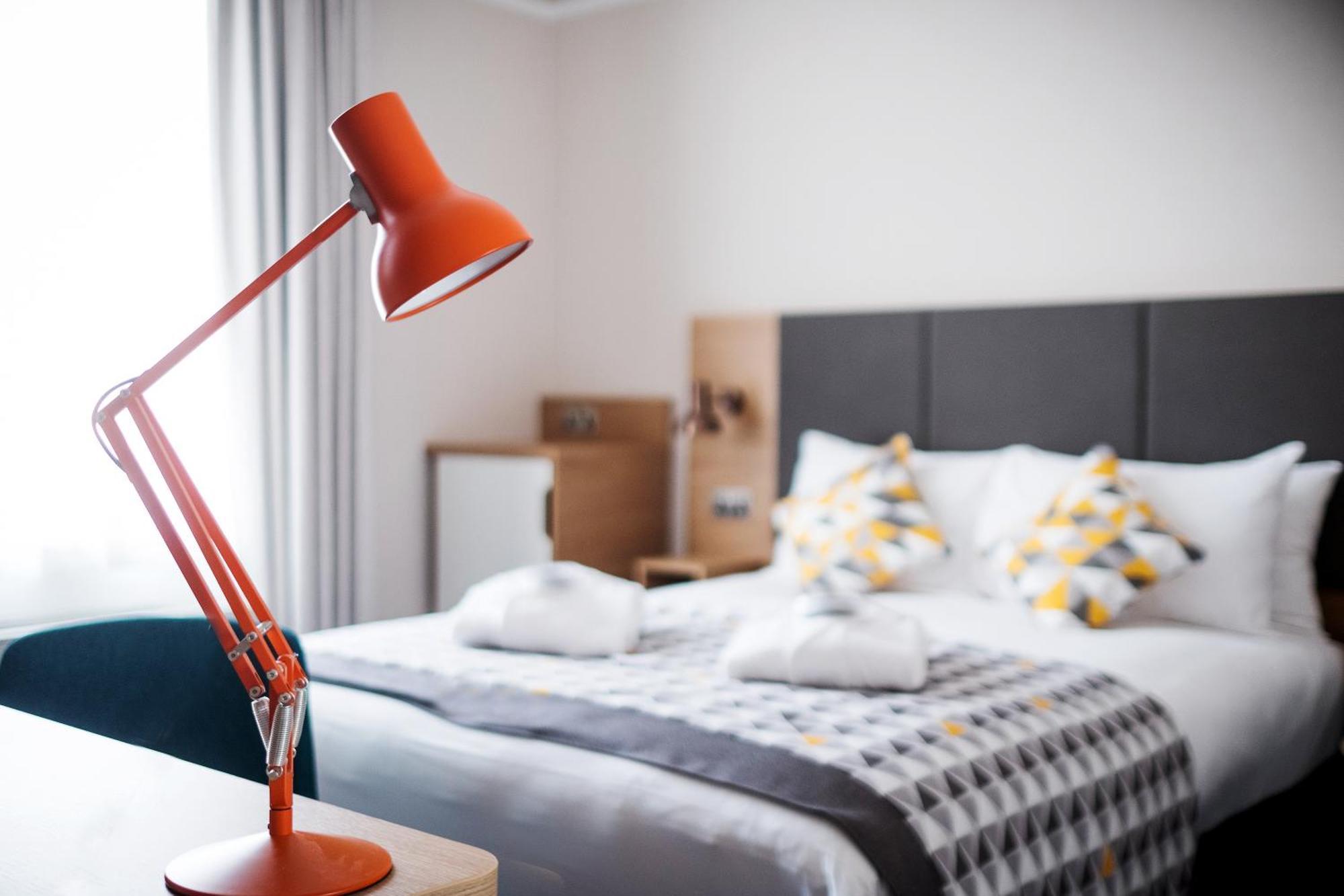 Holiday Inn Farnborough By Ihg Ngoại thất bức ảnh