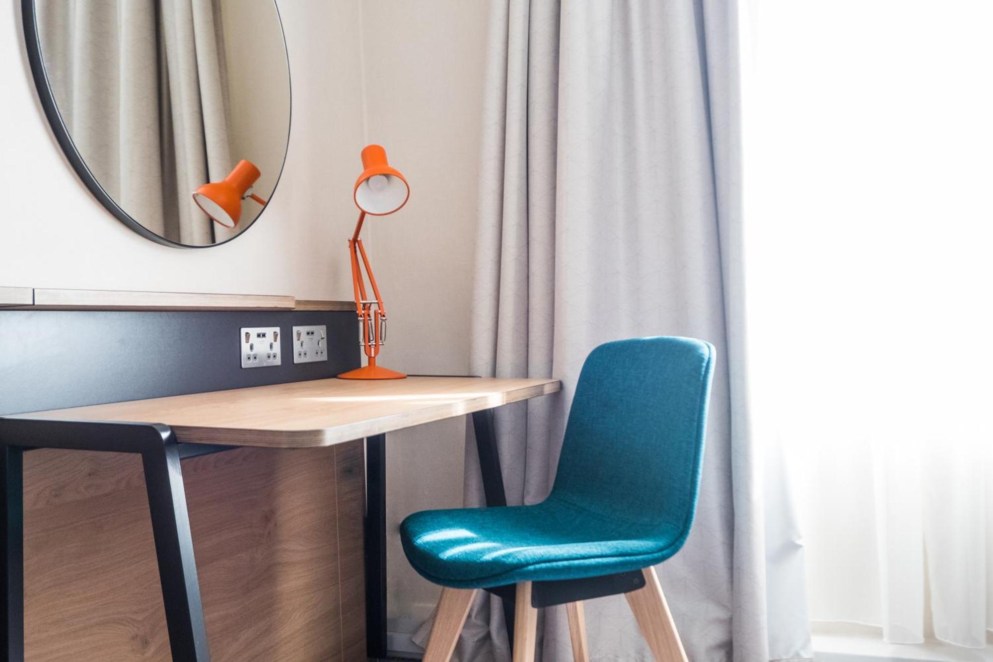 Holiday Inn Farnborough By Ihg Ngoại thất bức ảnh
