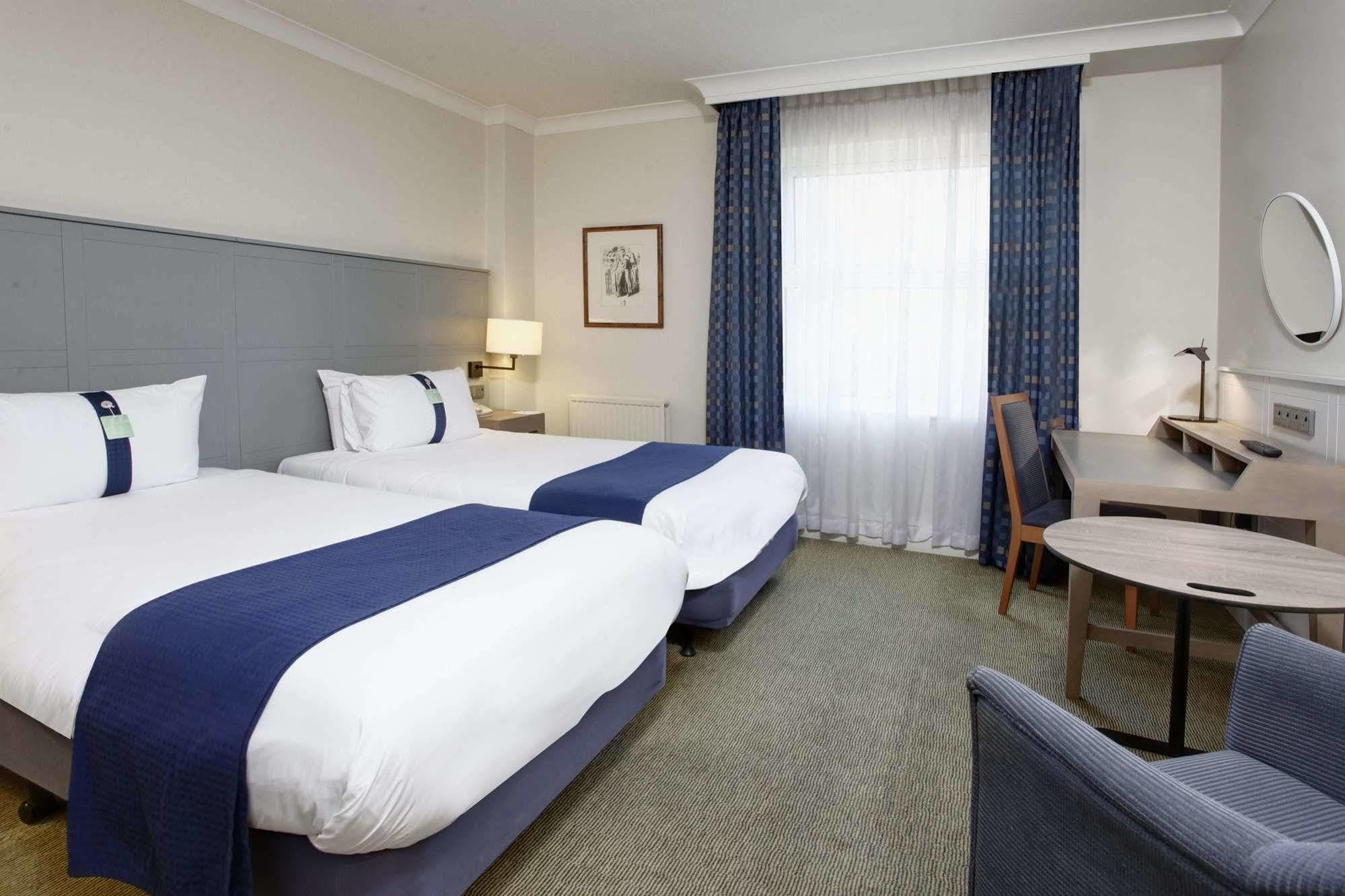 Holiday Inn Farnborough By Ihg Ngoại thất bức ảnh
